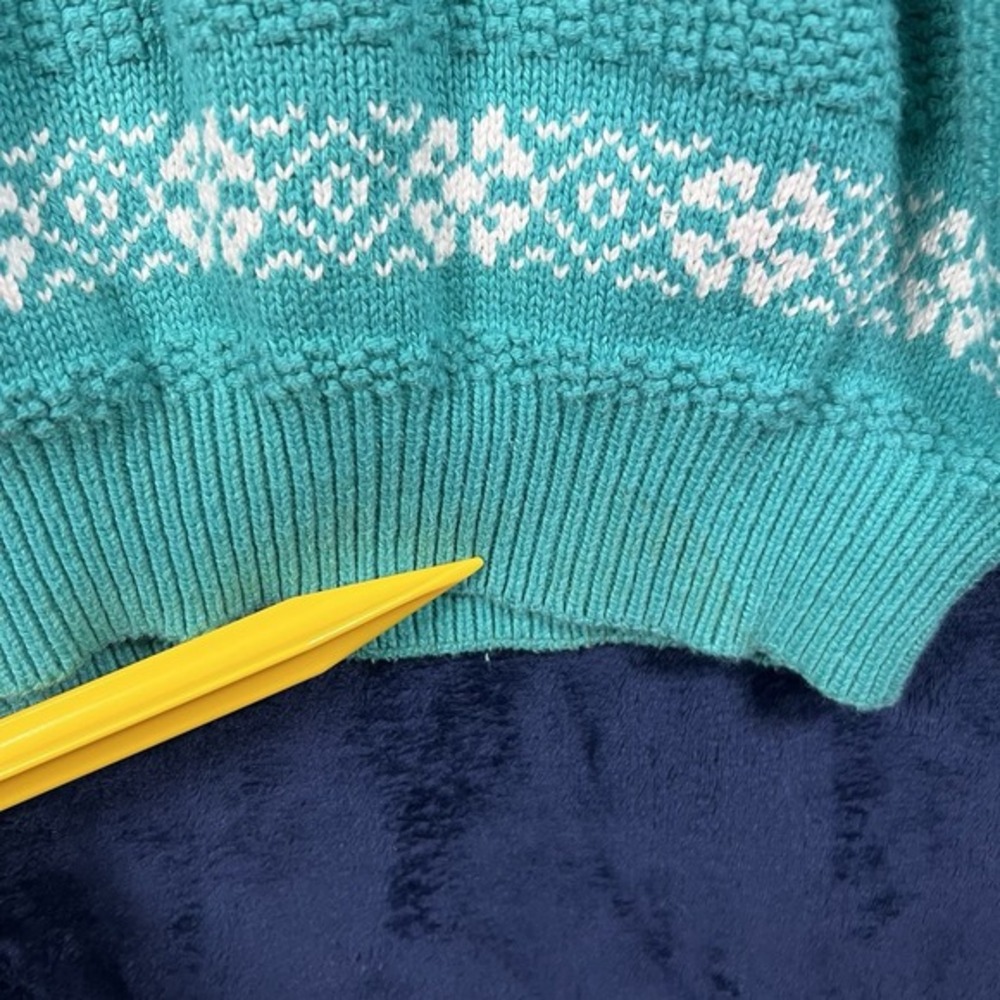 Vintage Saks Fifth Av Teal Sweater Made In Italy XL White Snowflake Pattern - Picture 8 of 15